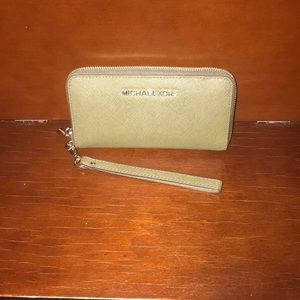 Michael Kors wallet - used only 2 times